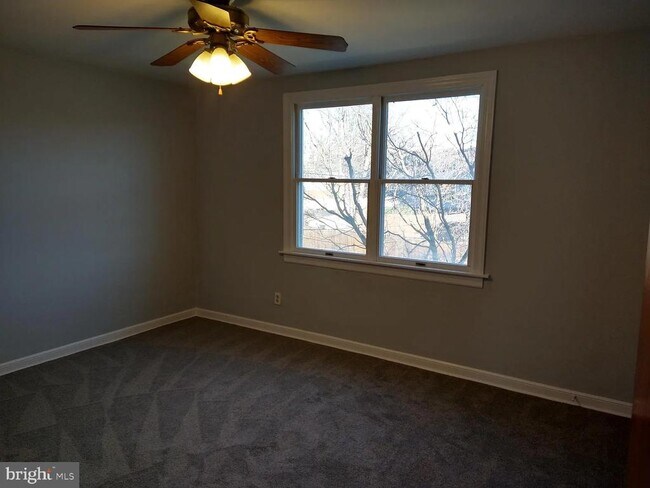 Building Photo - 1603 Robbins Pl
