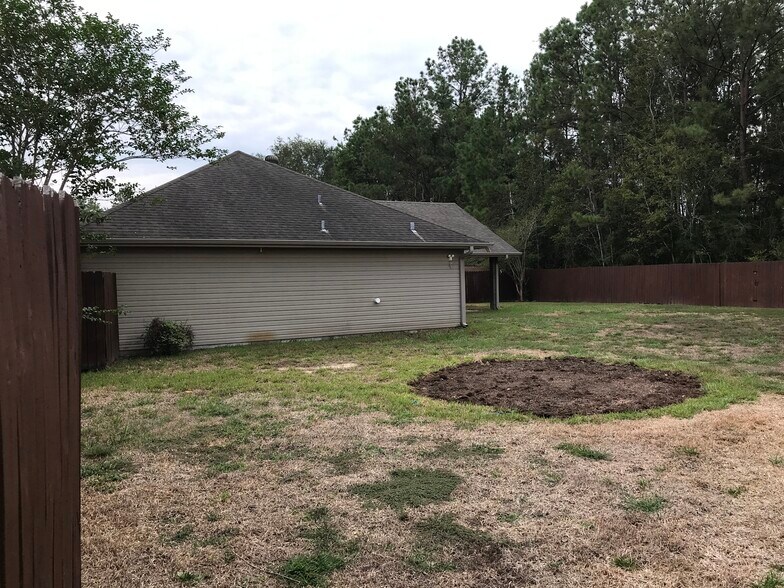 Building Photo - 5660 Springfield Cir W