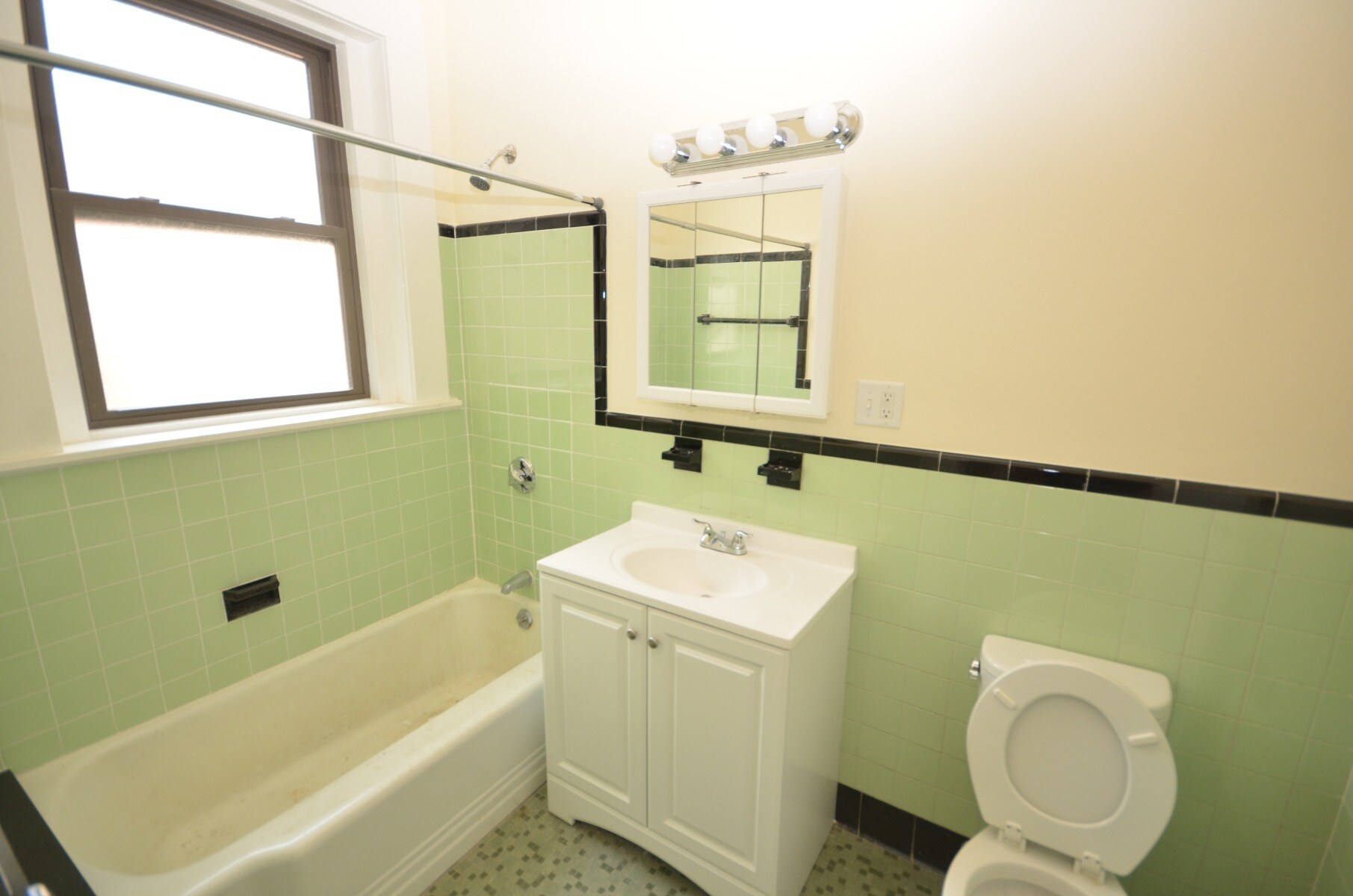 Building Photo - 1486 Beacon St