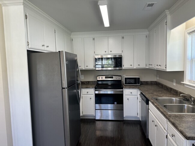 Building Photo - 688 Ruddy Creek Cir