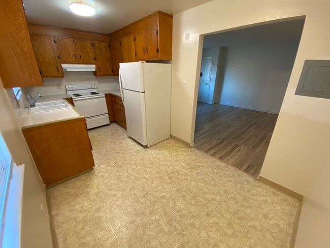 Building Photo - 341 Williams St