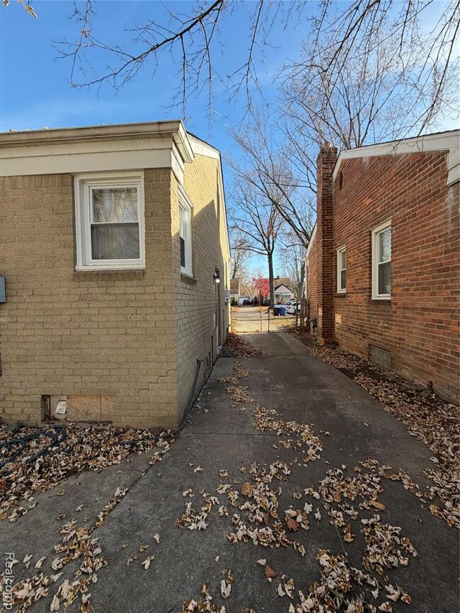 Building Photo - 776 John Daly St