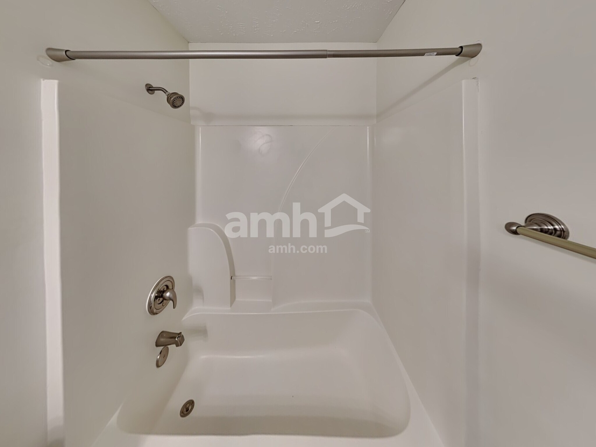 Building Photo - 2114 Debbie Ln