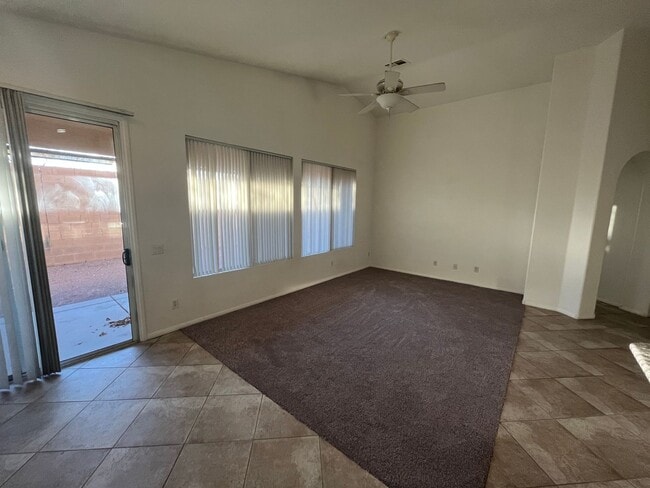 Building Photo - Single Story - 3 bed home located in Hende...