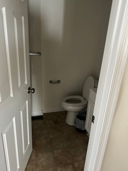 Building Photo - 534 South St