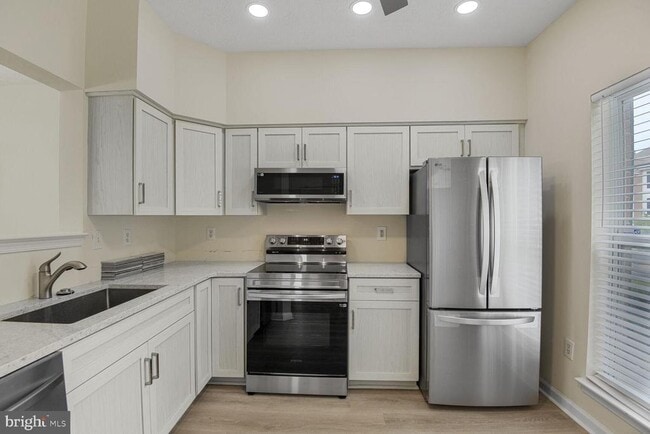 Building Photo - 4000 Estevez Ct