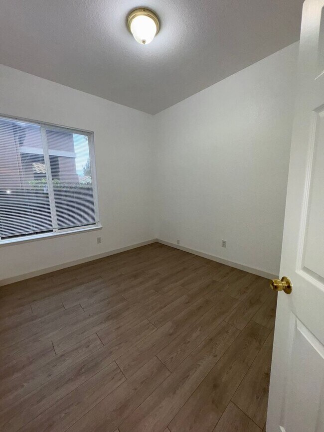 Building Photo - Ready For YOU!