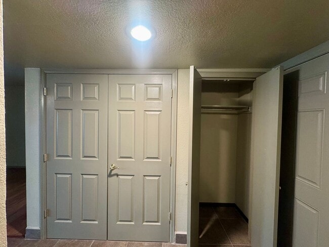 Building Photo - 2 Bedroom Codo in Rockrimmon