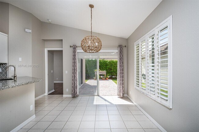 Building Photo - 1524 Canary Island Dr