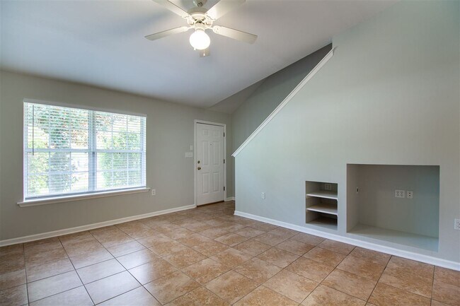 Building Photo - 2738 W Tharpe St