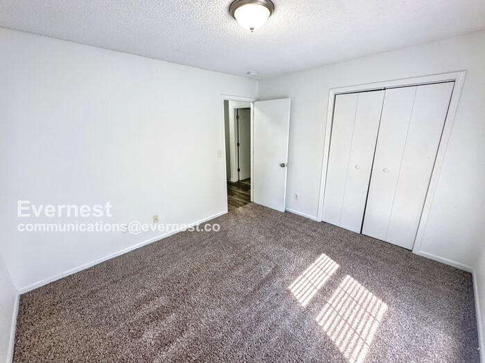 Building Photo - 1300 NW Willow Dr