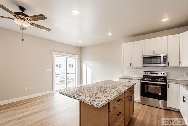 Building Photo - Bake Place 3 Bed 2.5 Bath New Build