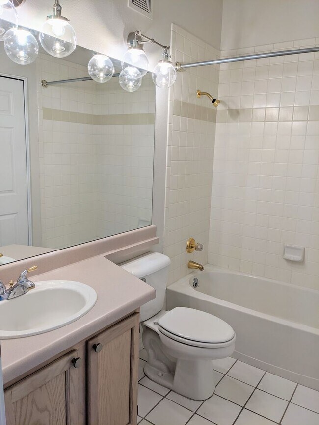 Building Photo - Updated Condo in Downtown Salt Lake City