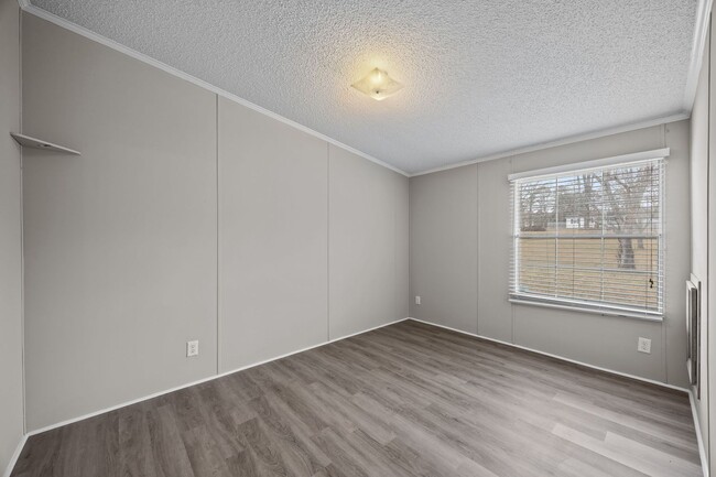 Building Photo - Charming 3-Bedroom Home on Spacious 2.64-Acre Lot in Graham, NC