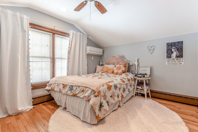 Building Photo - 3 Lakeview Dr