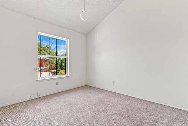 Building Photo - 4645 Loma De Plata Dr