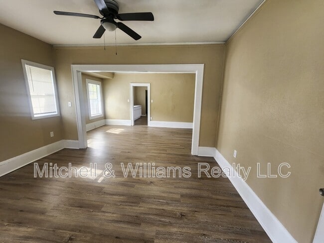Building Photo - 3042 Phyllis St