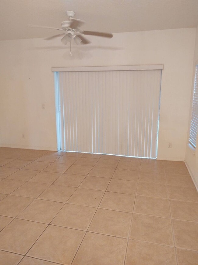 Building Photo - Lovely Condo for rent  ( New Lower Price)