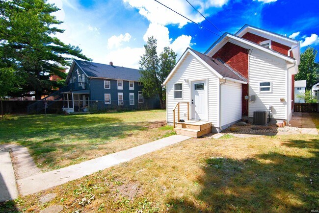 Building Photo - 605 Lavina St