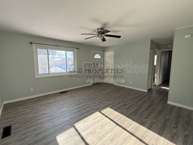 Building Photo - 806 Maumee Dr