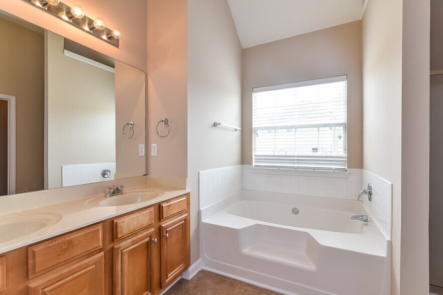 Building Photo - 4935 Mundy Ct