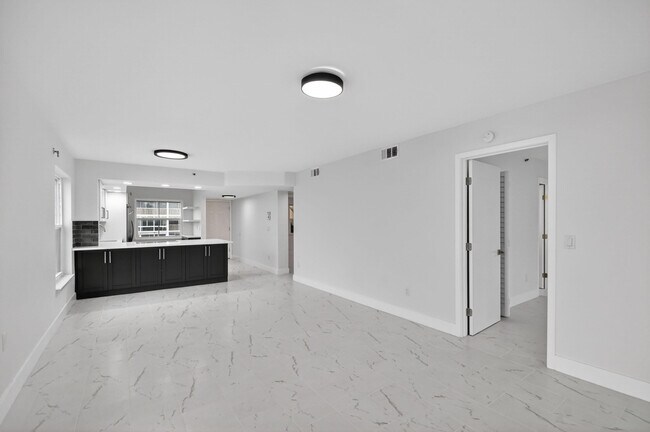 Building Photo - 896 N Federal Hwy