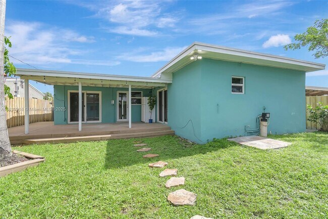 Building Photo - 320 NW 51st Ct