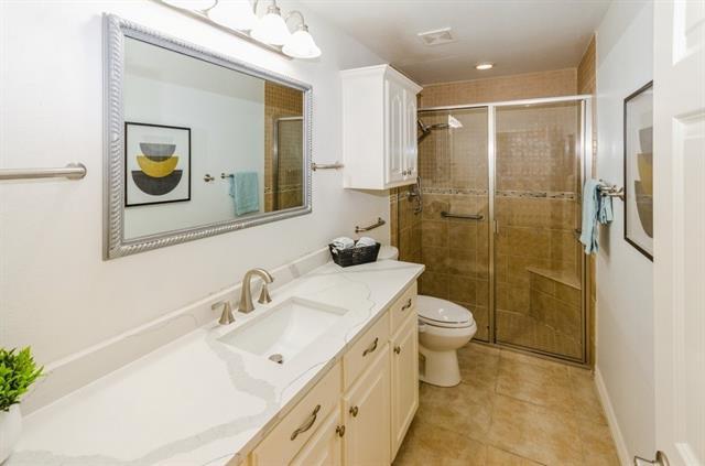 Building Photo - 819 Equestrian Dr