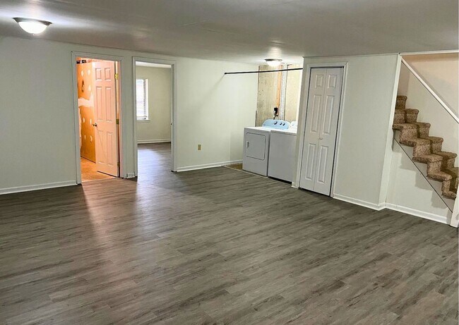 Building Photo - 102 Caernarvon Ct