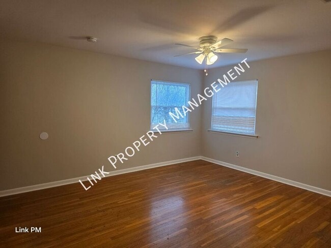 Building Photo - 3731 Knollwood Dr