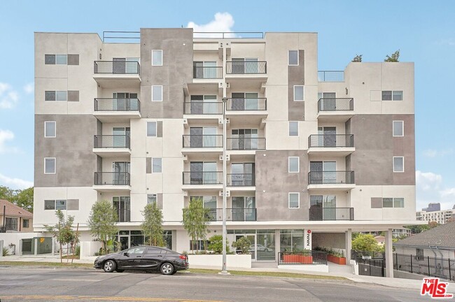 Building Photo - 222 N Alvarado St