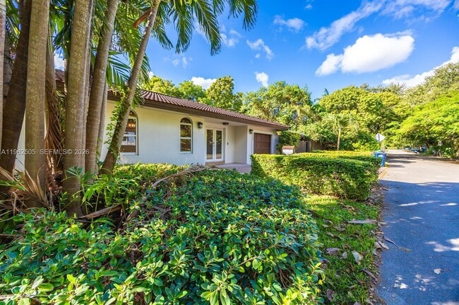 Building Photo - 4400 SW 9th Ln