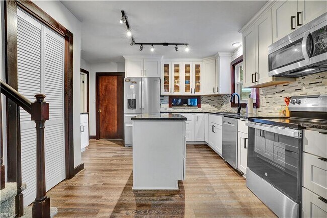 Building Photo - 1780 Valhalla Arch