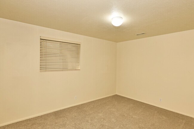 Building Photo - 4498 W Skye Dr