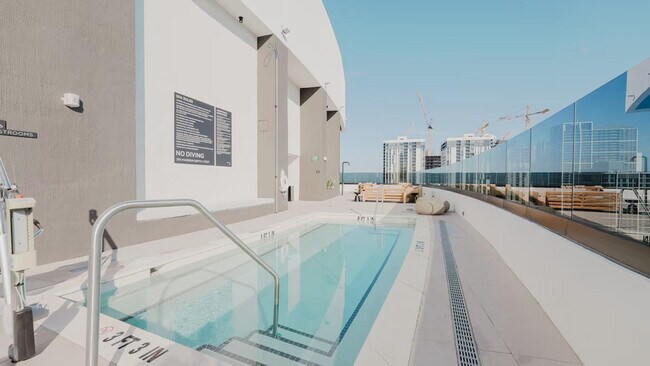 Building Photo - 36 NE 2nd St