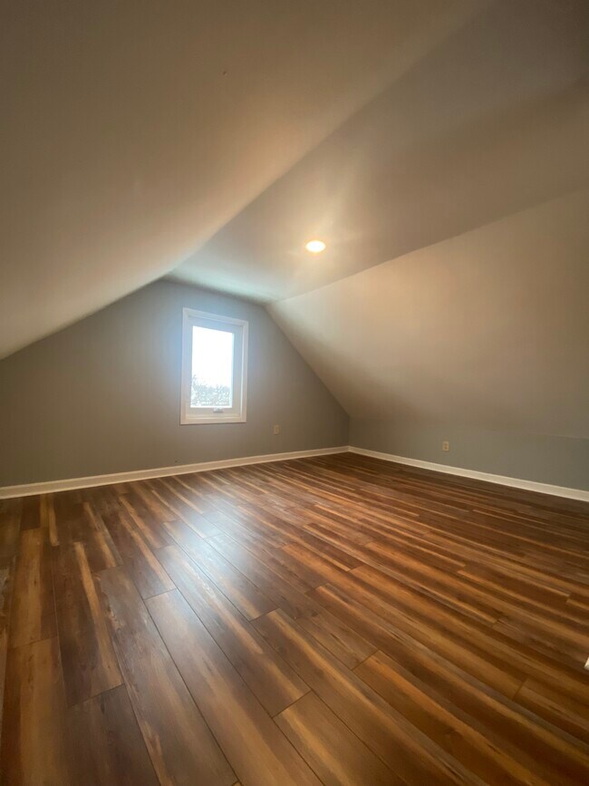 Building Photo - 55 Chase St