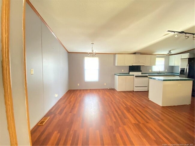 Building Photo - 217 Longhill Dr