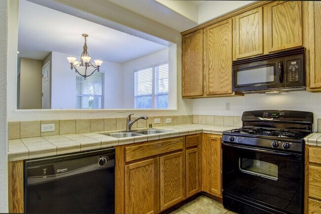 Building Photo - Beautiful 4 Bedroom, 2.5 Bath Condo for Rent in Elk Grove