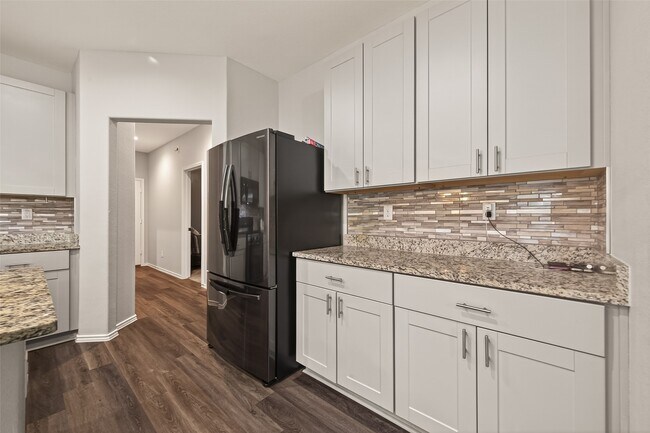 Building Photo - 10411 Meadow Saffron Dr
