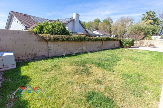 Building Photo - 1928 N Kachina