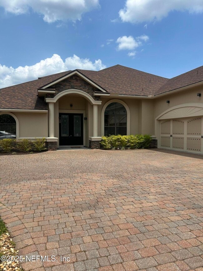 Building Photo - 1613 Fairway Ridge Dr