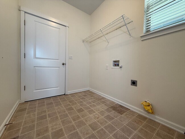 Building Photo - TAKE A LOOK AT THIS GORGEOUS HOME SITTING ...