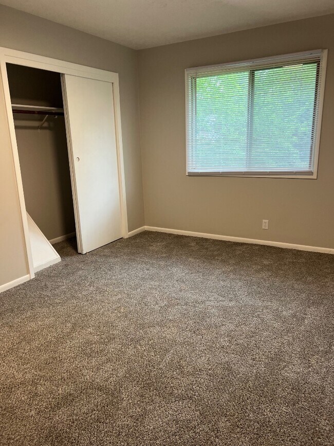 Building Photo - 11226 Roxbury Dr