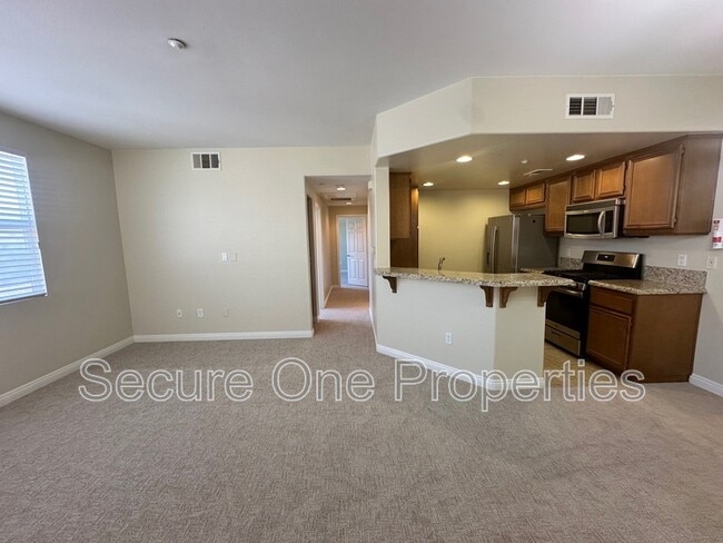 Building Photo - 208 Riverdale Ct