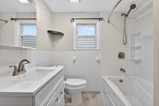 Building Photo - 104 McAdoo Ave