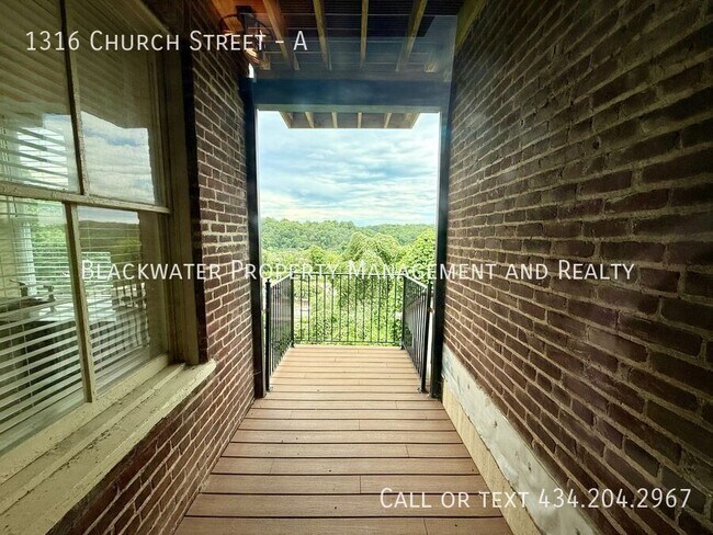 Building Photo - 1316 Church St