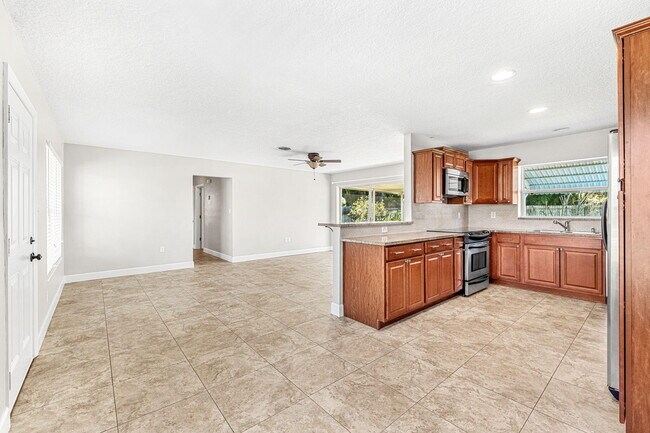 Building Photo - 406 N Neptune Dr