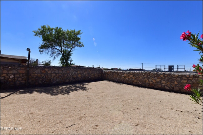 Building Photo - 2629 Lake Victoria Dr