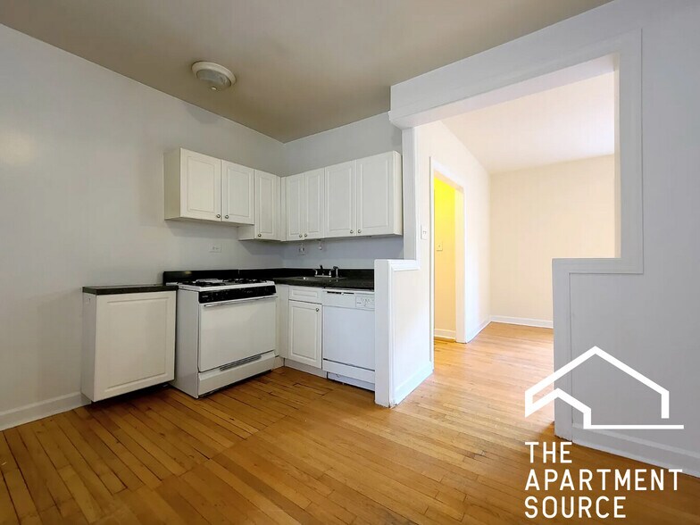 Building Photo - 3723 N Pine Grove Ave