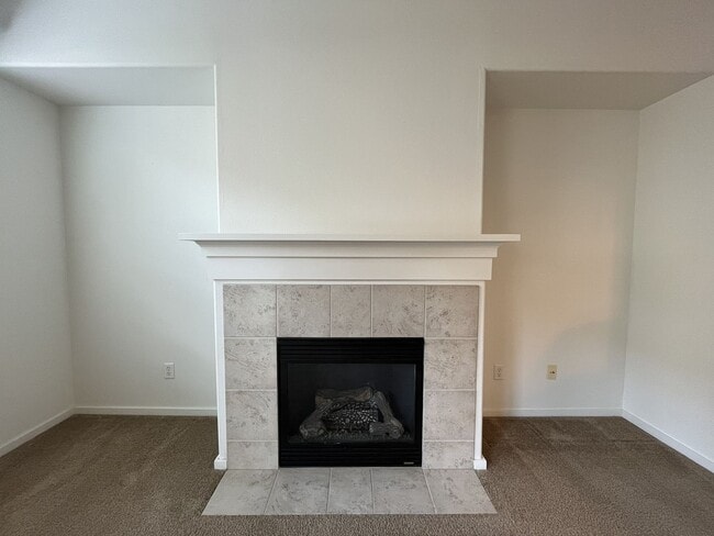 Building Photo - Beautiful 2 Bedroom Townhome with Walk-In Closets Private Deck & Attached Garage